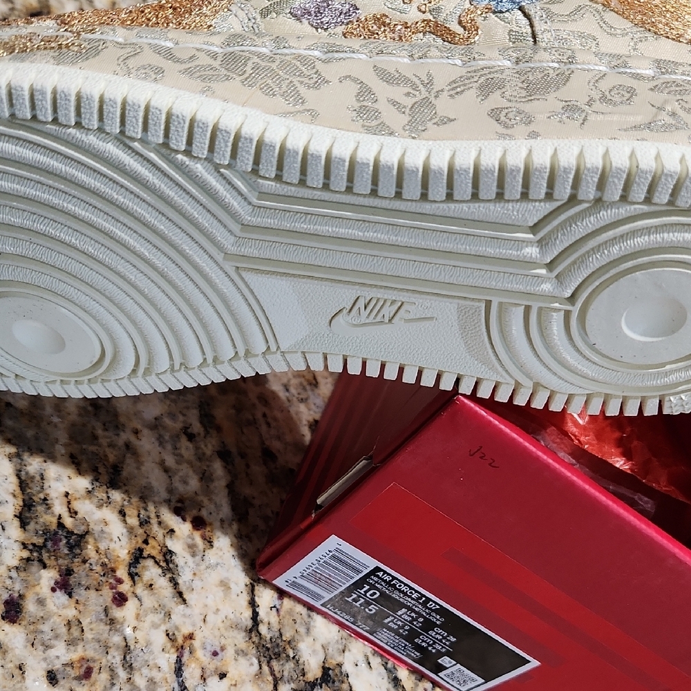 Floral Embroidered Sneakers Nike - Picture 7 of 8